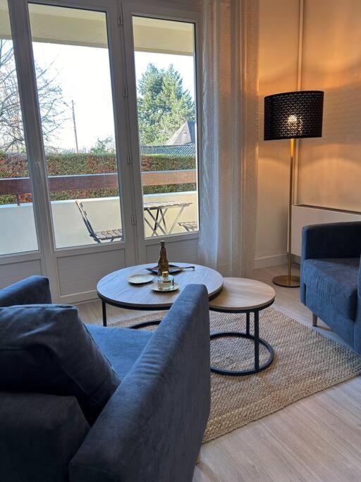 900m De La Gare Apartment *